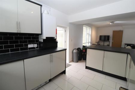 5 bedroom house to rent - Photo 3