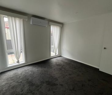 Lovely 4 bedroom home - Photo 4