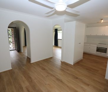 Spick & Span Ashmore Family Home! - Photo 6