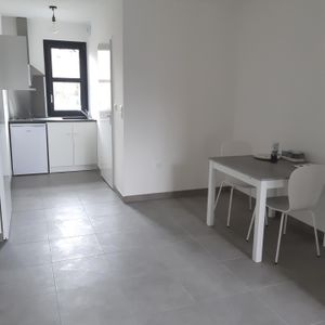 Location Appartement 1 pièce 25m² LA ROCHE SUR YON 85000 - Photo 2