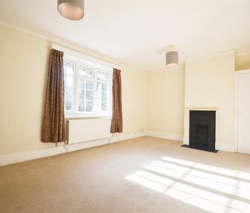 5 bedroom detached house to rent - Photo 2