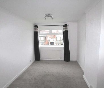 Unfurnished Three Bedroom Semi-Detached House in Royton with a good-sized driveway to the front of the property, a large rear garden and ample storage throughout. - Photo 5
