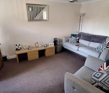 3 bedroom semi-detached house to rent - Photo 3