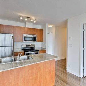 Guest suites, Stainless-steel appliances, In suite Laundry - Photo 2