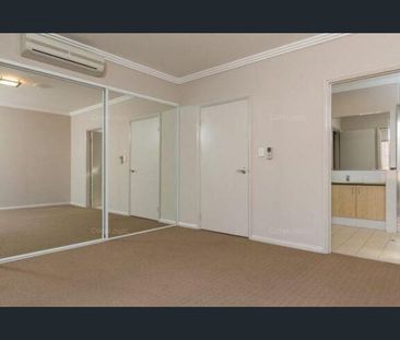 Studio Terrace Close to Everything! - Photo 1