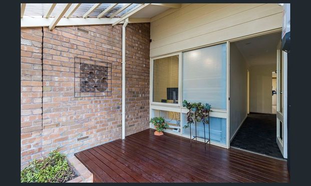 5-bedroom shared house / townhouse, Chatham Street - Photo 1