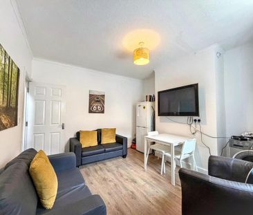 1 bedroom in a house share to rent - Photo 4