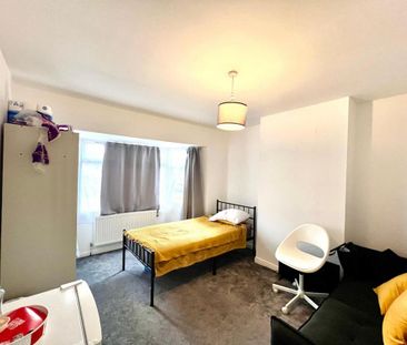 3 bedroom end of terrace house to rent - Photo 6