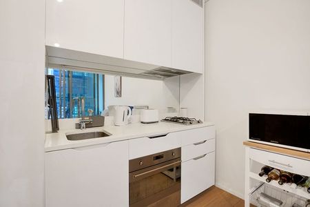 Fully furnished 1 bedroom apartment in the popular Central Park complex! - Photo 3