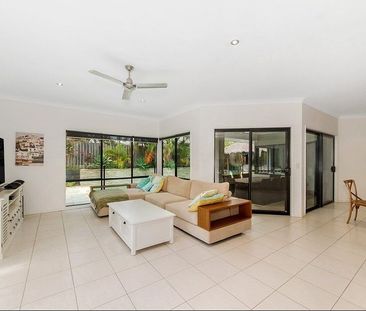 Family Home with Plenty of Room to Move! - Photo 1