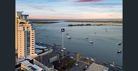 Fully Furnished - Prime Waterfront Location - Water and Internet Included - Photo 2