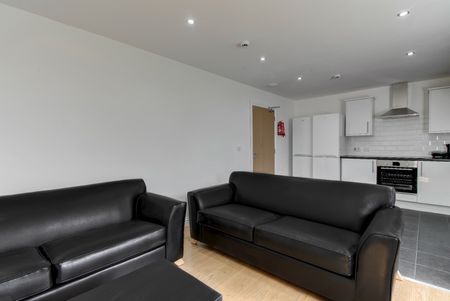 8 Bed Penthouse, Stonemasons Close, L7 - Photo 3