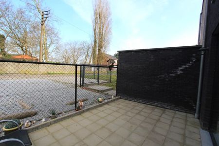 GELIJKVLOERS APPARTEMENT MET 2 TERRASSEN EN AUTOSTAANPLAATS - Photo 4