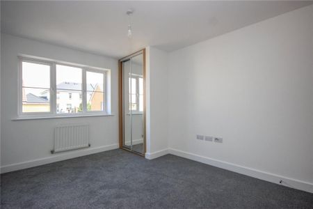 4 bedroom end of terrace house to rent - Photo 4