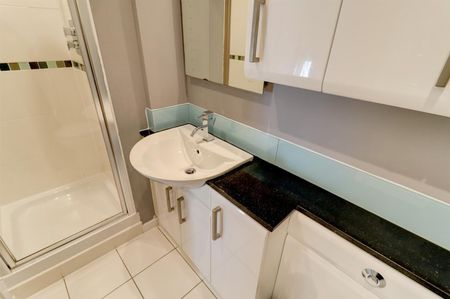 2 BED Flat To rent - Photo 3