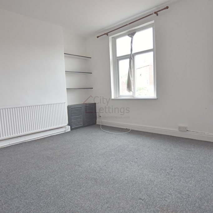 2 Bedroom Mid Terraced House - Photo 1