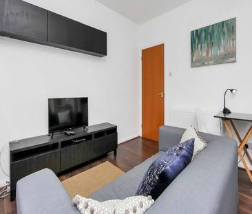 Includes concierge, pool, gym & water rates - Photo 1