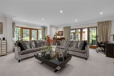 A 'Tarrant' home providing well proportioned and spacious accommodation and set in south facing grounds of about 2 acres on the main island of Wentworth Estate. - Photo 2