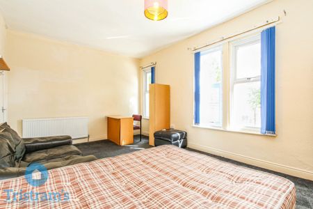 5 bed Semi-Detached House for Rent - Photo 3