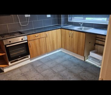 3 Bed Semi-Detached House, William Bristow Road, CV3 - Photo 2