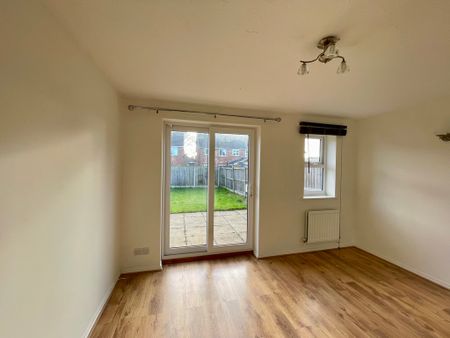 2 bedroom semi-detached to let - Photo 2