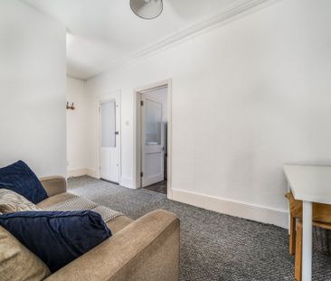 Flat to rent - Blackheath Road, Greenwich, SE10 - Photo 3