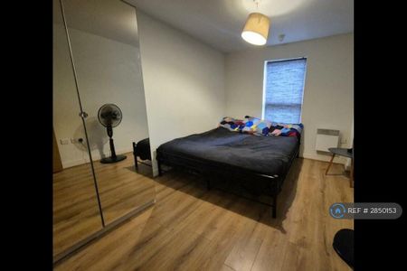 2 bedroom flat to rent - Photo 2