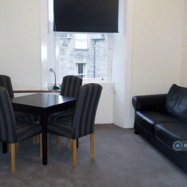 4 bedroom flat to rent - Photo 1