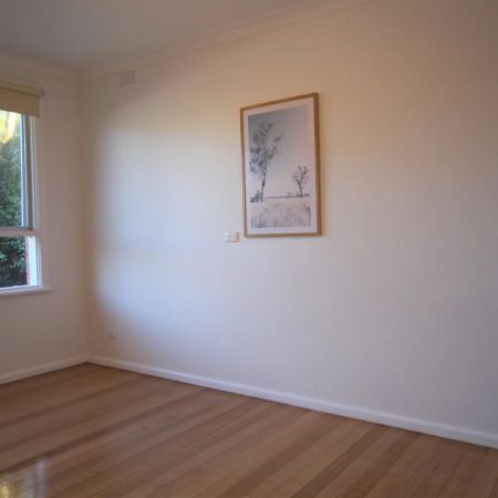 Beautiful 3-Bedroom Family Home with a Pool! - Photo 3