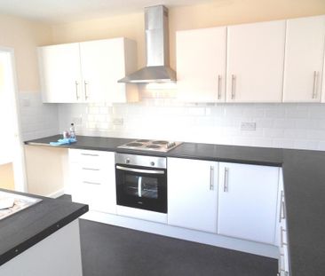 3 bedroom terraced house to rent - Photo 5