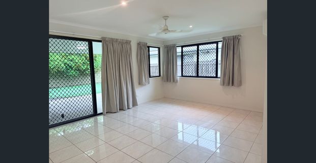 Spacious 4-Bedroom Home in West Gladstone - Photo 1
