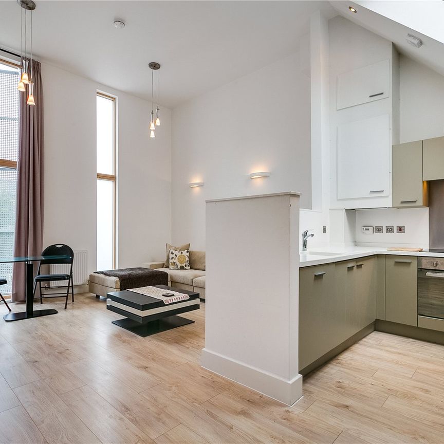 Trevanion Road, West Kensington, W14, London - Photo 1