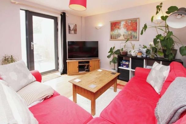 3 bedroom flat to rent - Photo 1