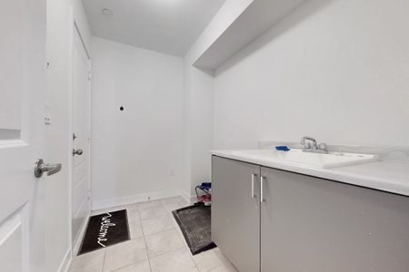 For Lease - 16 Credit Lane, Richmond Hill, Ontario - Photo 2