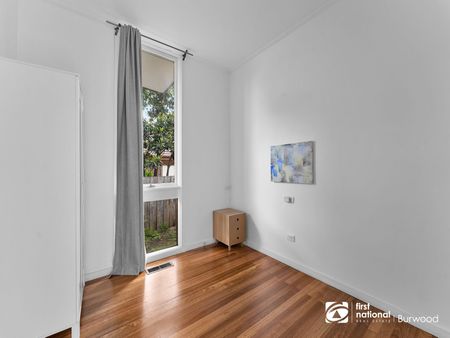 6 bedroom Single Level House at the heart of Glen Waverley - Photo 3