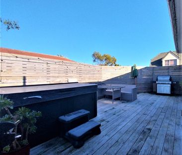 Wonderful Quiet Family Home - Photo 3