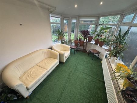 4 bedroom semi-detached house to rent - Photo 3