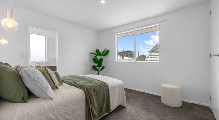 Freshly Renovated 3 Bedroom, 2 Bathroom - Te Atatu South! - Photo 5