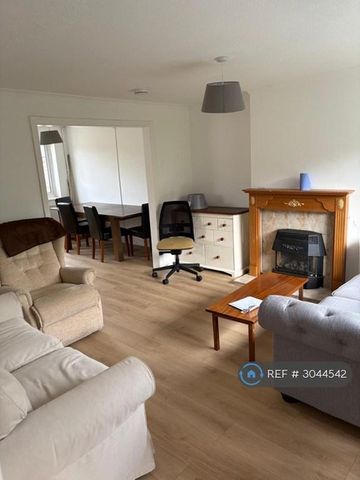 3 bedroom semi-detached house to rent - Photo 3