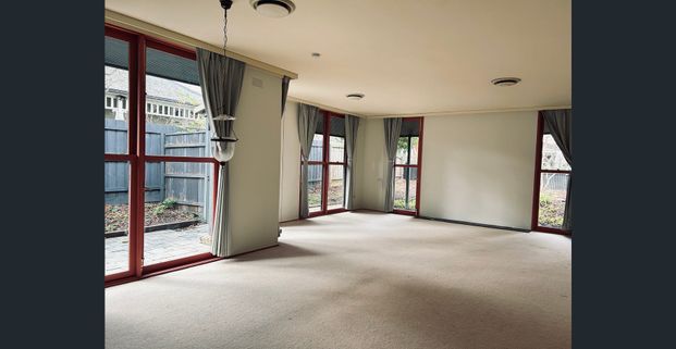 35 Mangarra Road, Canterbury, Vic 3126 - Photo 1