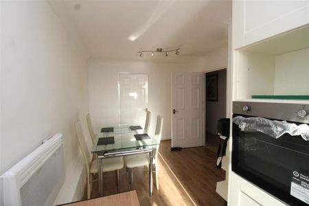 2 bedroom apartment to rent - Photo 4
