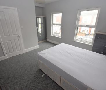 6 bedroom terraced house to rent - Photo 3