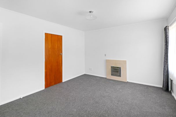 CENTRAL FLAT FERGUSSON DRIVE - GREAT LOCATION - Photo 1