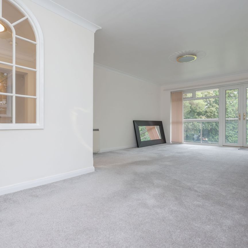 3 bed flat to rent in Western Road, Poole, BH13 - Photo 1