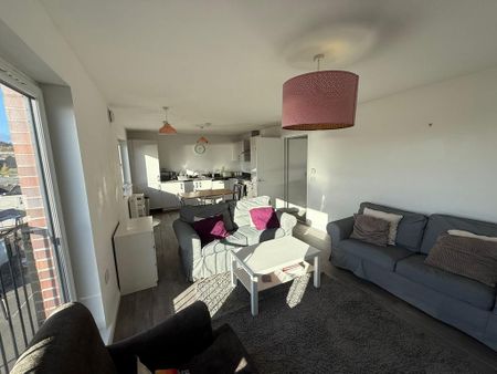 2 bedroom flat to rent - Photo 2