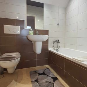 DO WYNAJĘCIA 2 pokojowe mieszkanie z balkonem. Opole, ul. Niemodlińska - Zdjęcie 2