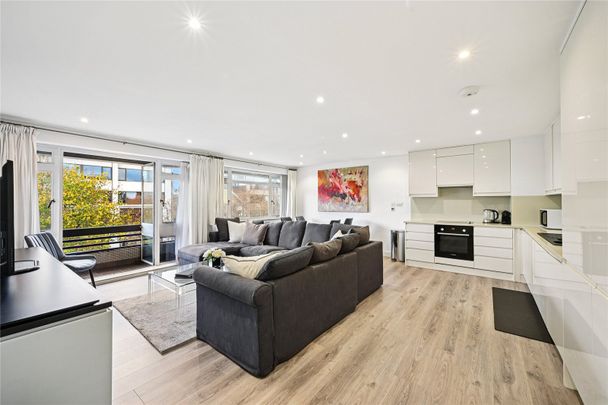 Superb two-bedroom residence in Hereford House, Ovington Gardens - Photo 1