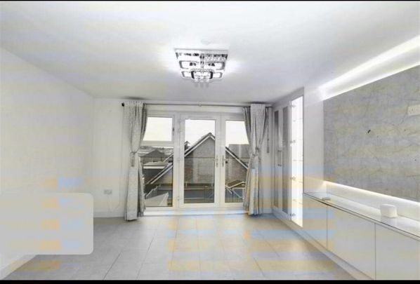 4 bedroom terraced house to rent - Photo 1