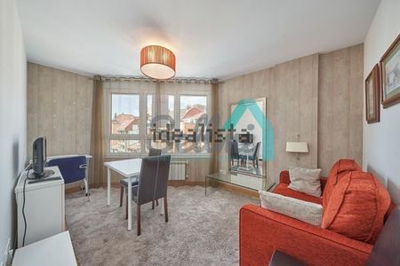 Alquiler de piso en Calle Catedrático Gimeno - Photo 2