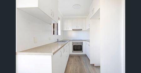 Superb, modern and sunny 2 Bedroom Apartment - Photo 5